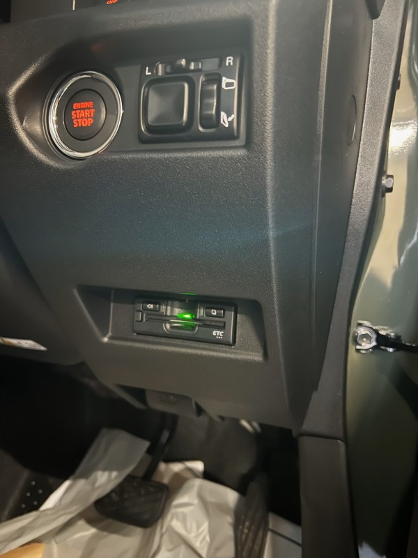 SUZUKI純正ビルトインタイプのETCをJB64型ジムニーに取付しました。