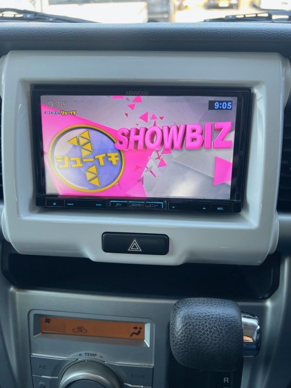 ケンウッド製のフルセグTVナビ装着でドライブも快適に過ごせます。