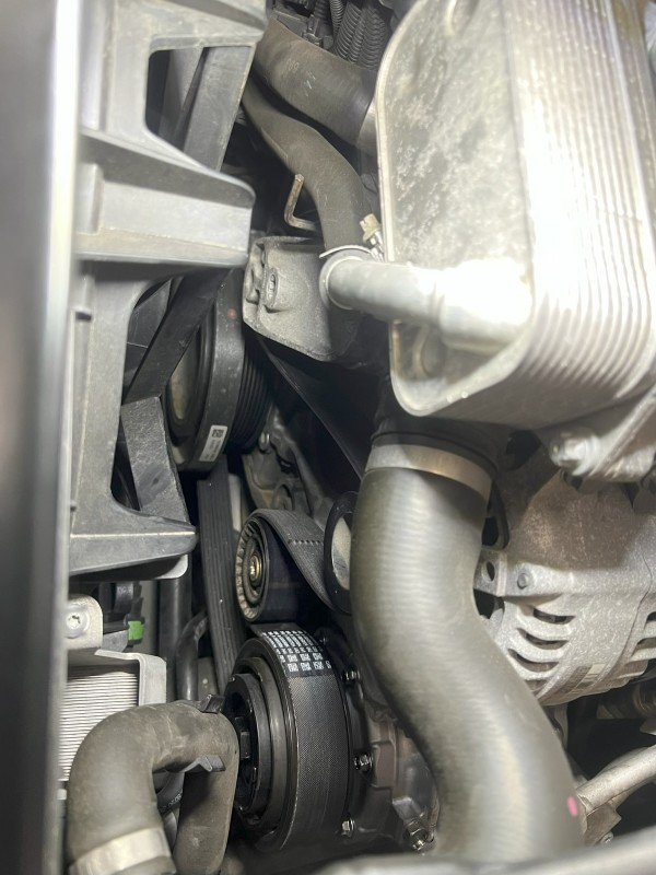 作業でベルトを取り外すので、走行距離や年式などを考慮しお客様とも相談したうえでベルトも新品に交換しました。