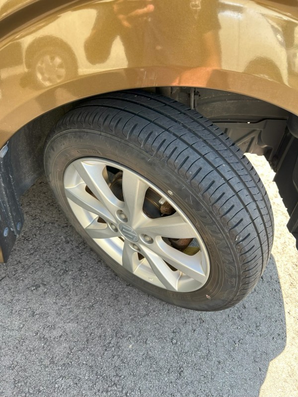 創業50年の竹多自動車で販売するワゴンＲハイブリッドのタイヤ写真です。