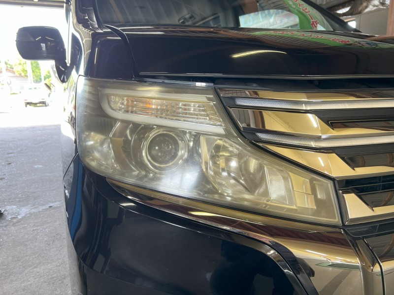 磨き作業前のヘッドライト状態です。