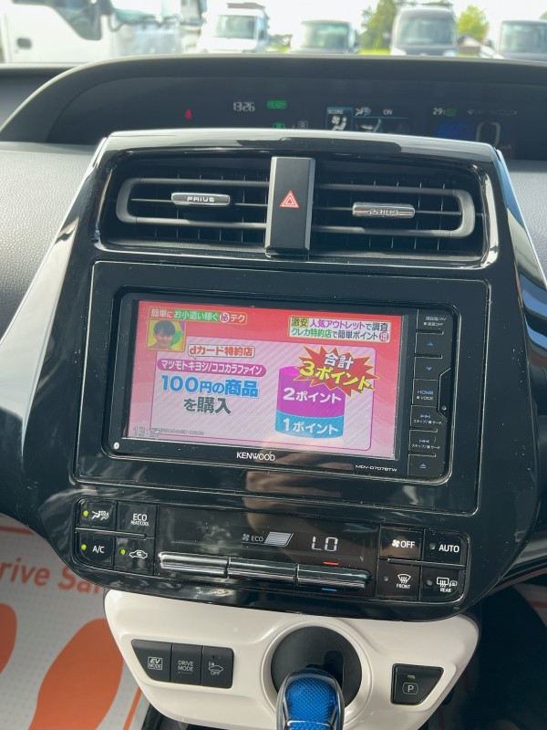 ナビゲーションはケンウッド製の7インチワイドフルセグナビ搭載で長距離ドライブも楽しめます。