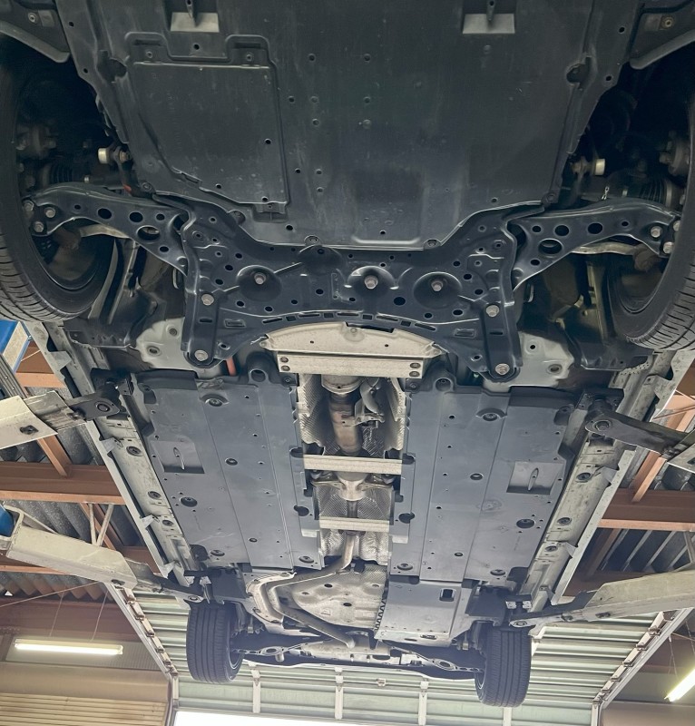 下回りの状態も綺麗ですが、お引き渡しの際は錆止め塗装を施工させてご納車します！