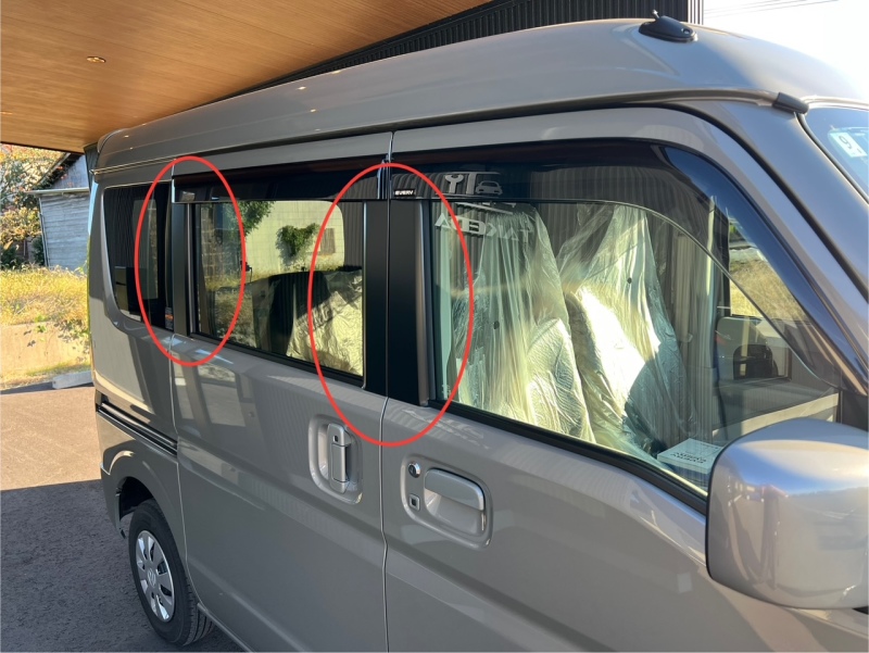 片側３箇所なので、左右で6箇所ブラックフィルムを取付しました。