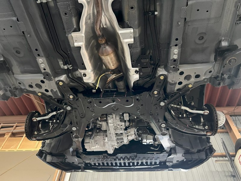 塗装前に下廻りの洗浄、乾燥をしっかりと行います。