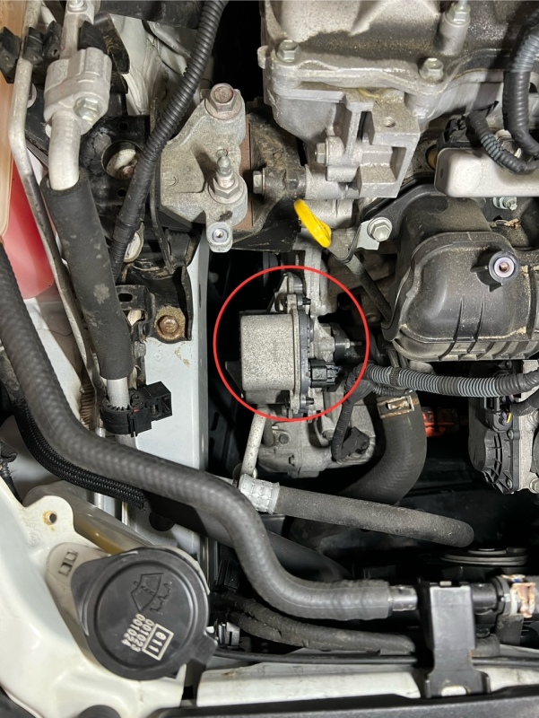 赤丸で囲った部分がウォーターポンプになります。