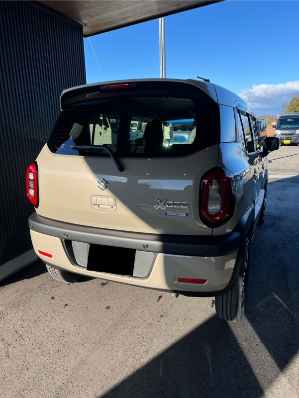 ハイブリッドMZグレードのキャラバンアイボリーパールメタリックホワイト2トーンルーフ色になります。