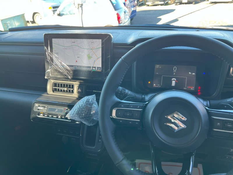 7インチメーターディスプレイを採用し、ドライブをサポートする情報や各種警報などを、スピードメーター内に表示。