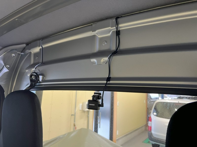 前後2カメラドライブレコーダーのリヤカメラになります。