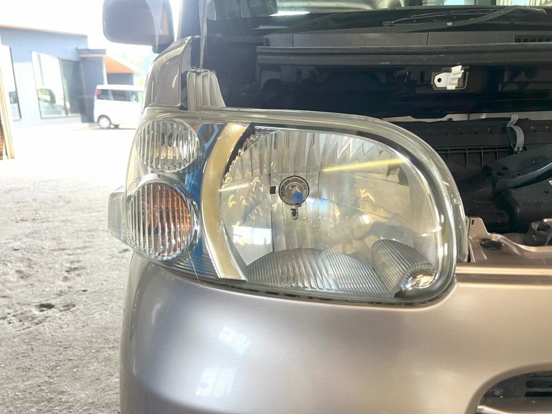 竹多自動車でヘッドライト磨きすると、新品のような透明感まで回復しました！